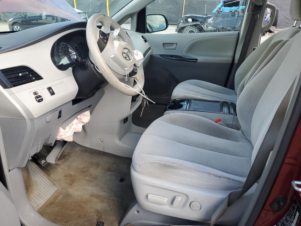 2014 TOYOTA SIENNA