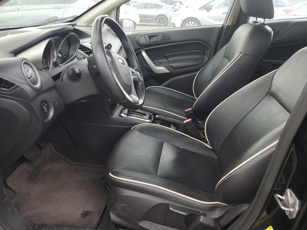 2011 FORD Fiesta