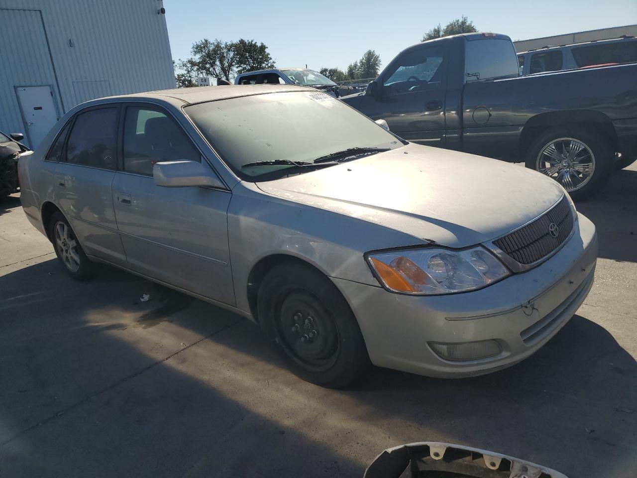 2002 TOYOTA Avalon