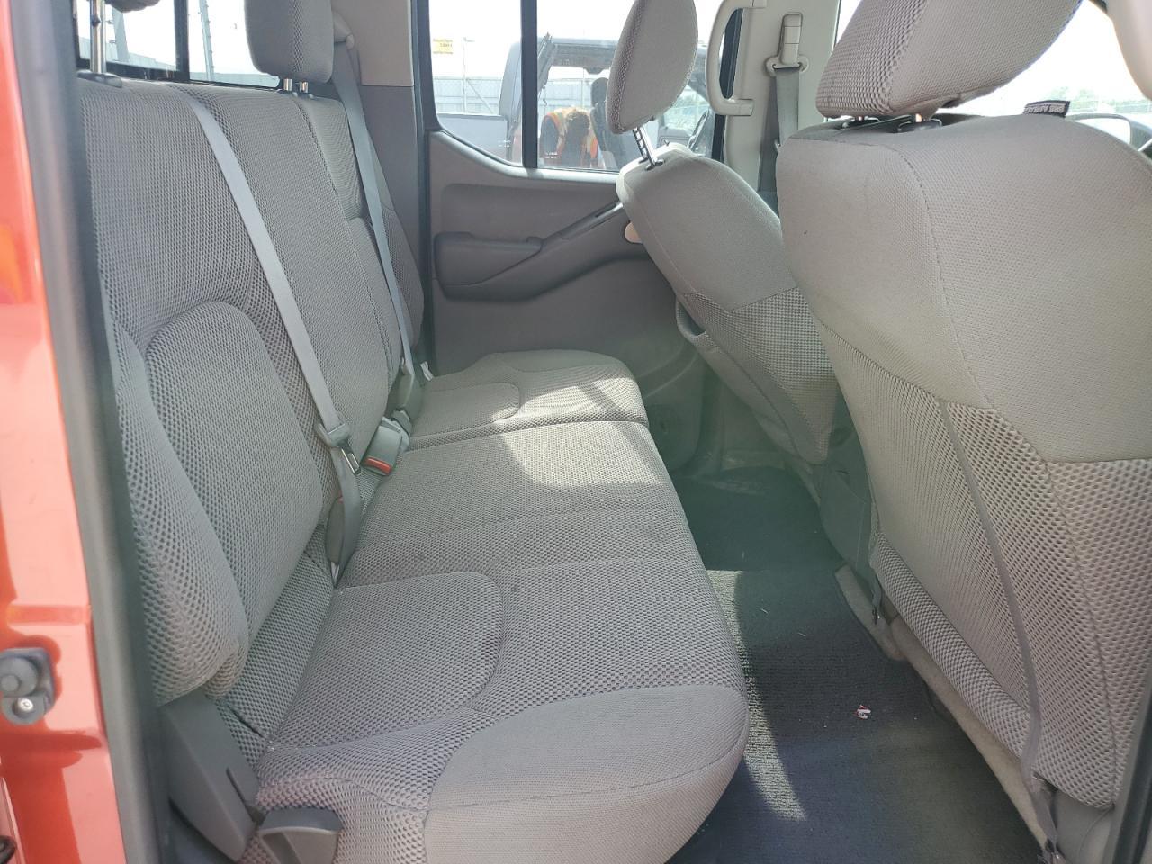 2015 NISSAN Frontier