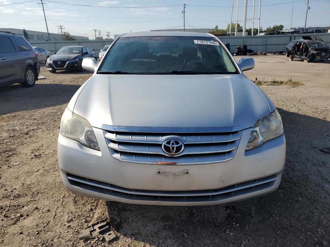 2005 TOYOTA Avalon