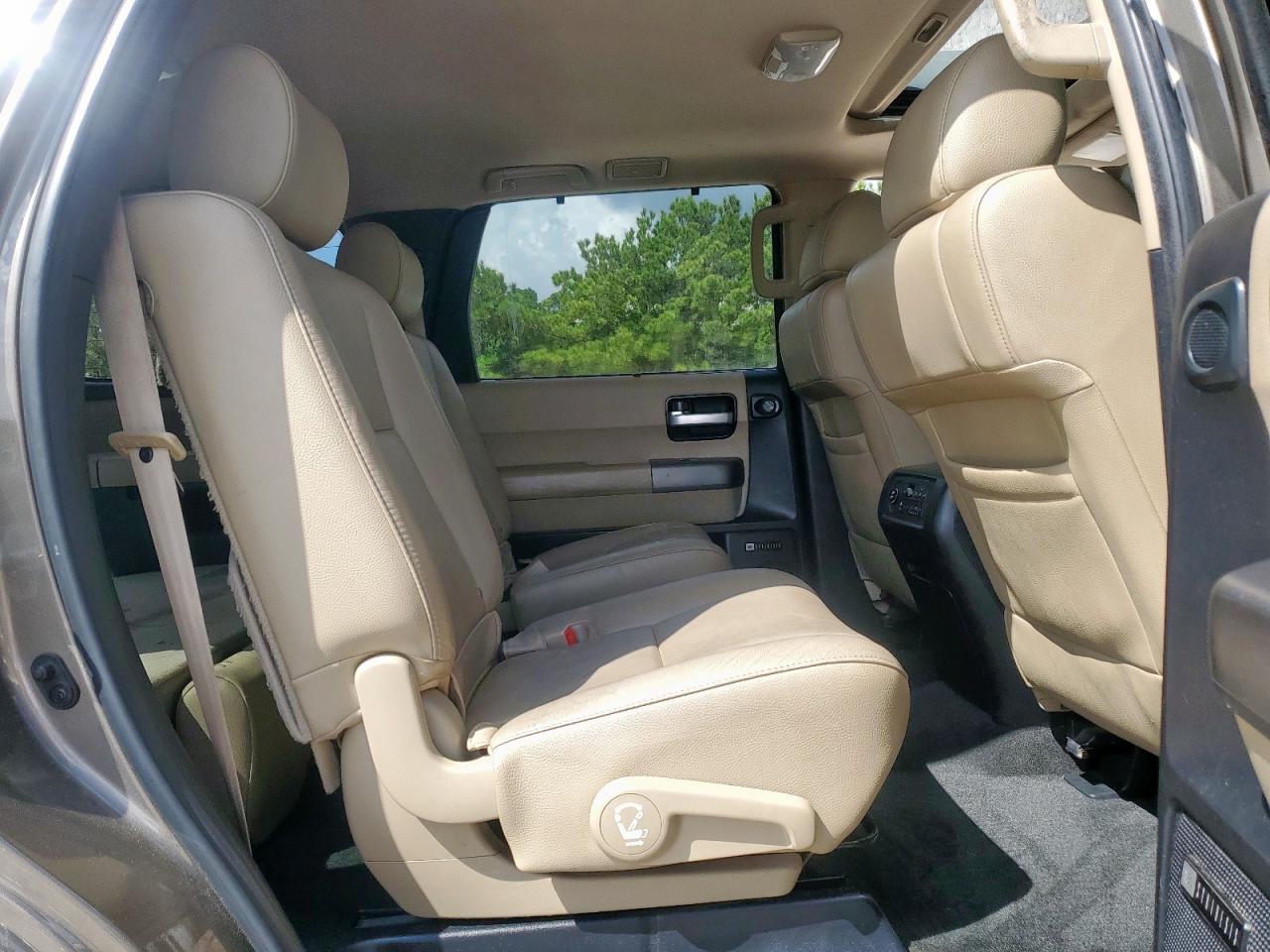 2013 TOYOTA Sequoia