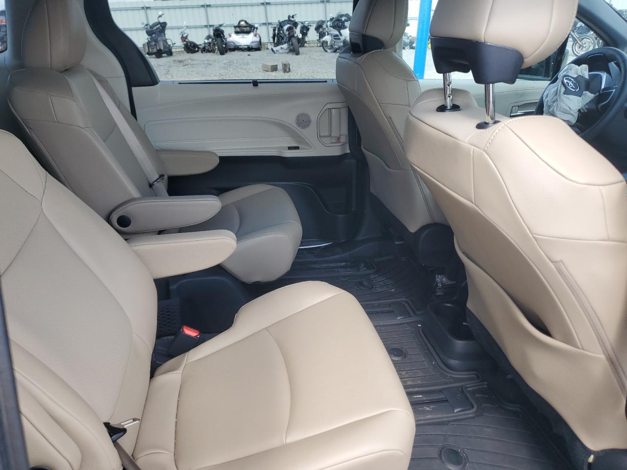 2023 TOYOTA SIENNA