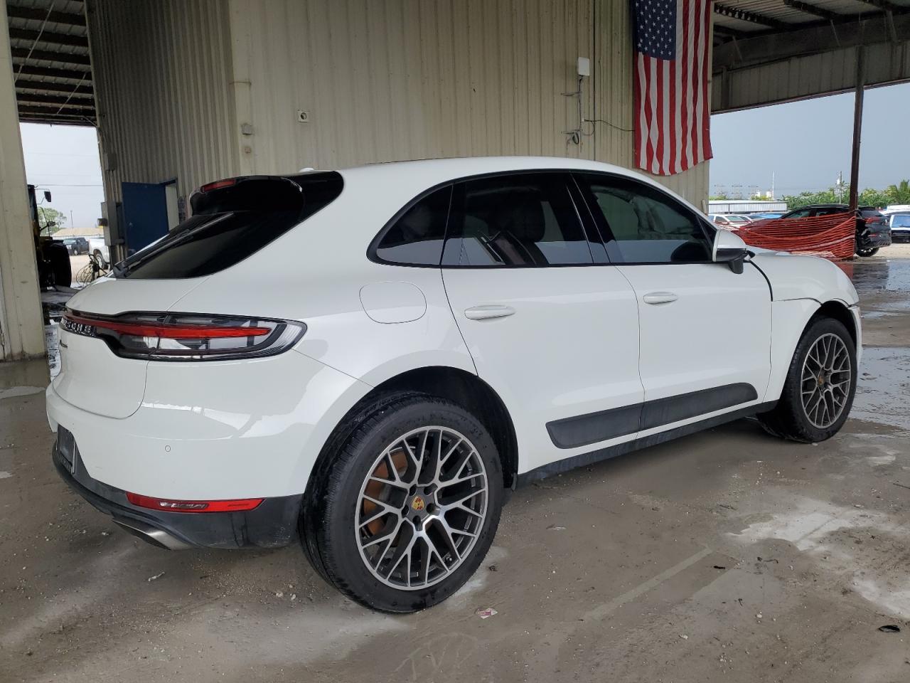 2020 PORSCHE Macan