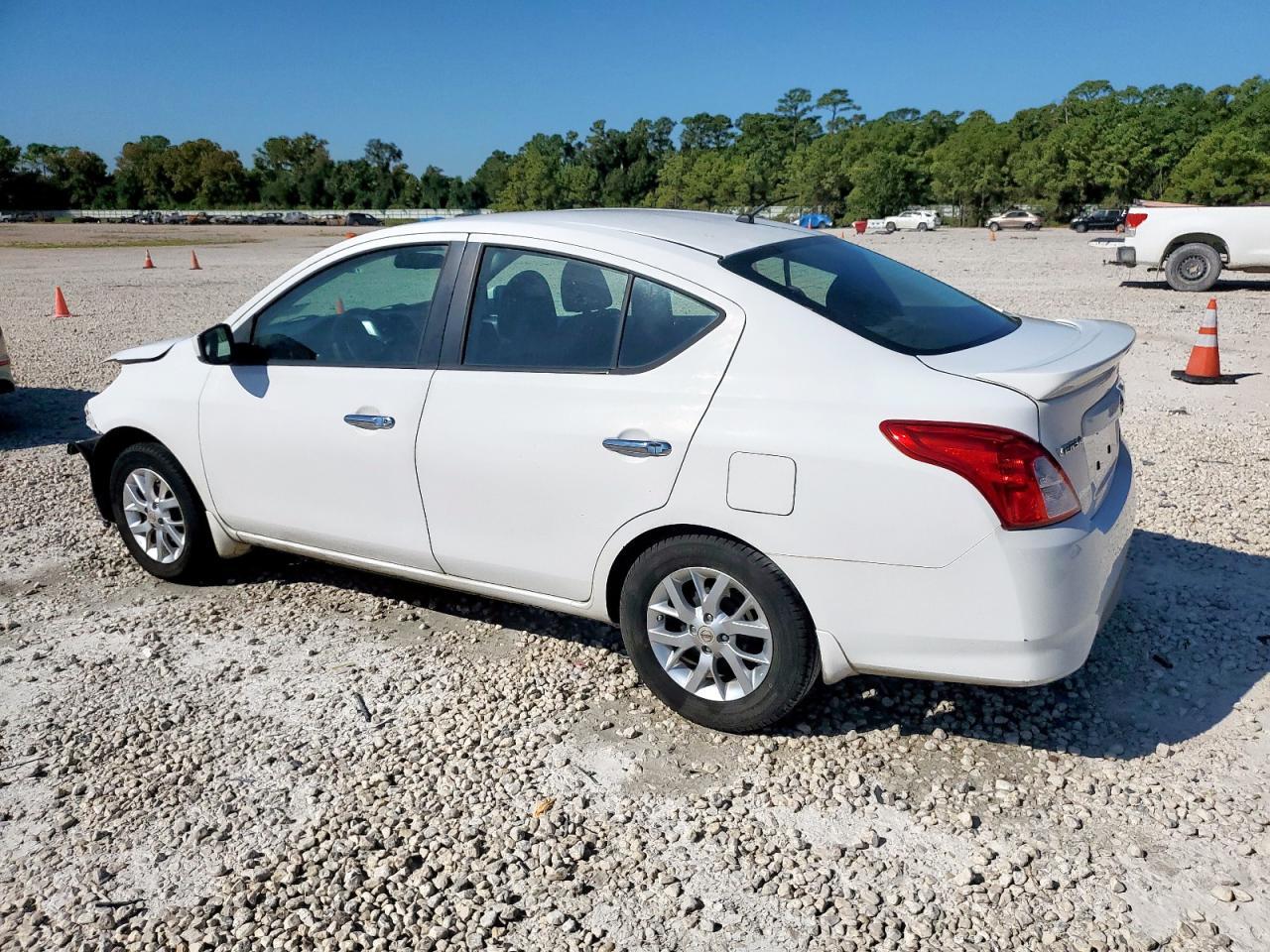 2016 NISSAN VERSA