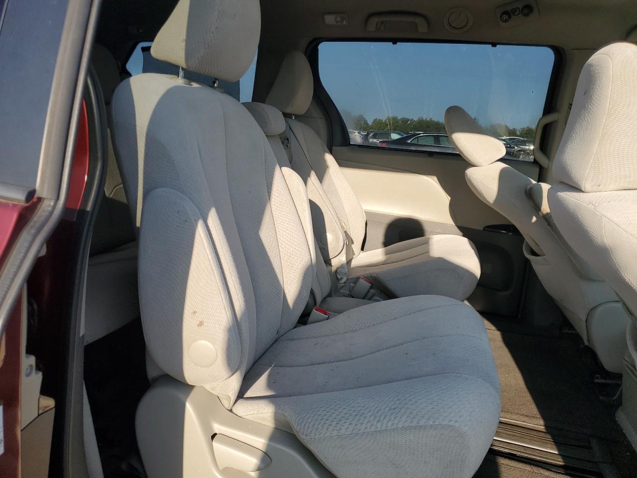 2012 TOYOTA SIENNA