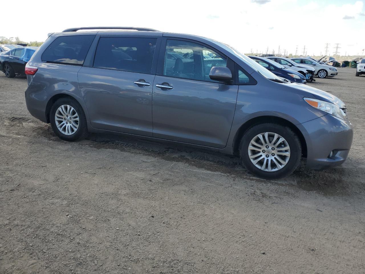 2015 TOYOTA SIENNA