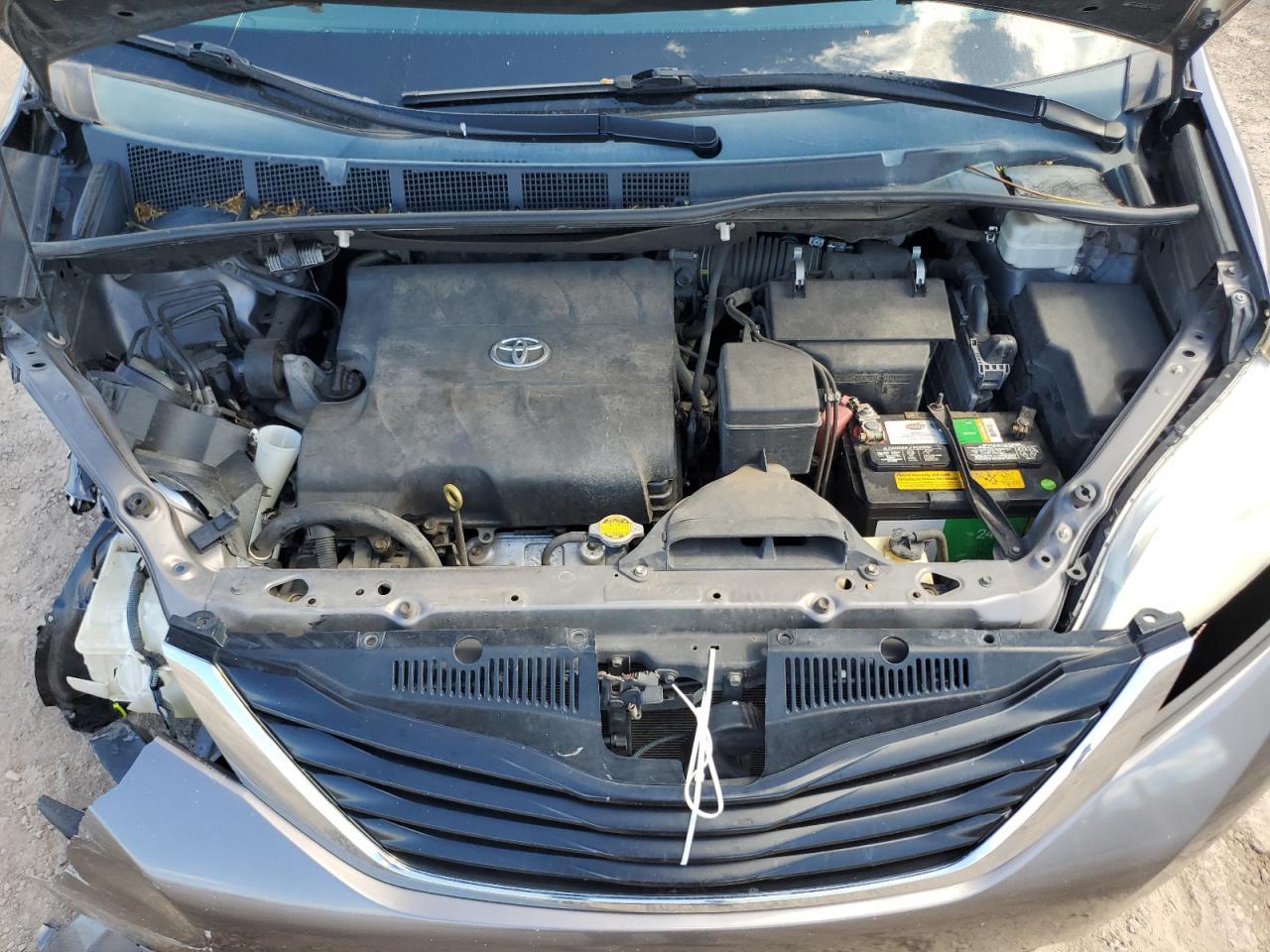 2014 TOYOTA SIENNA