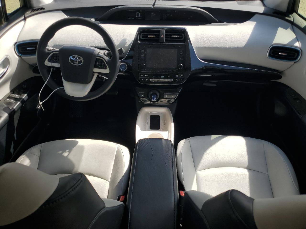 2016 TOYOTA PRIUS