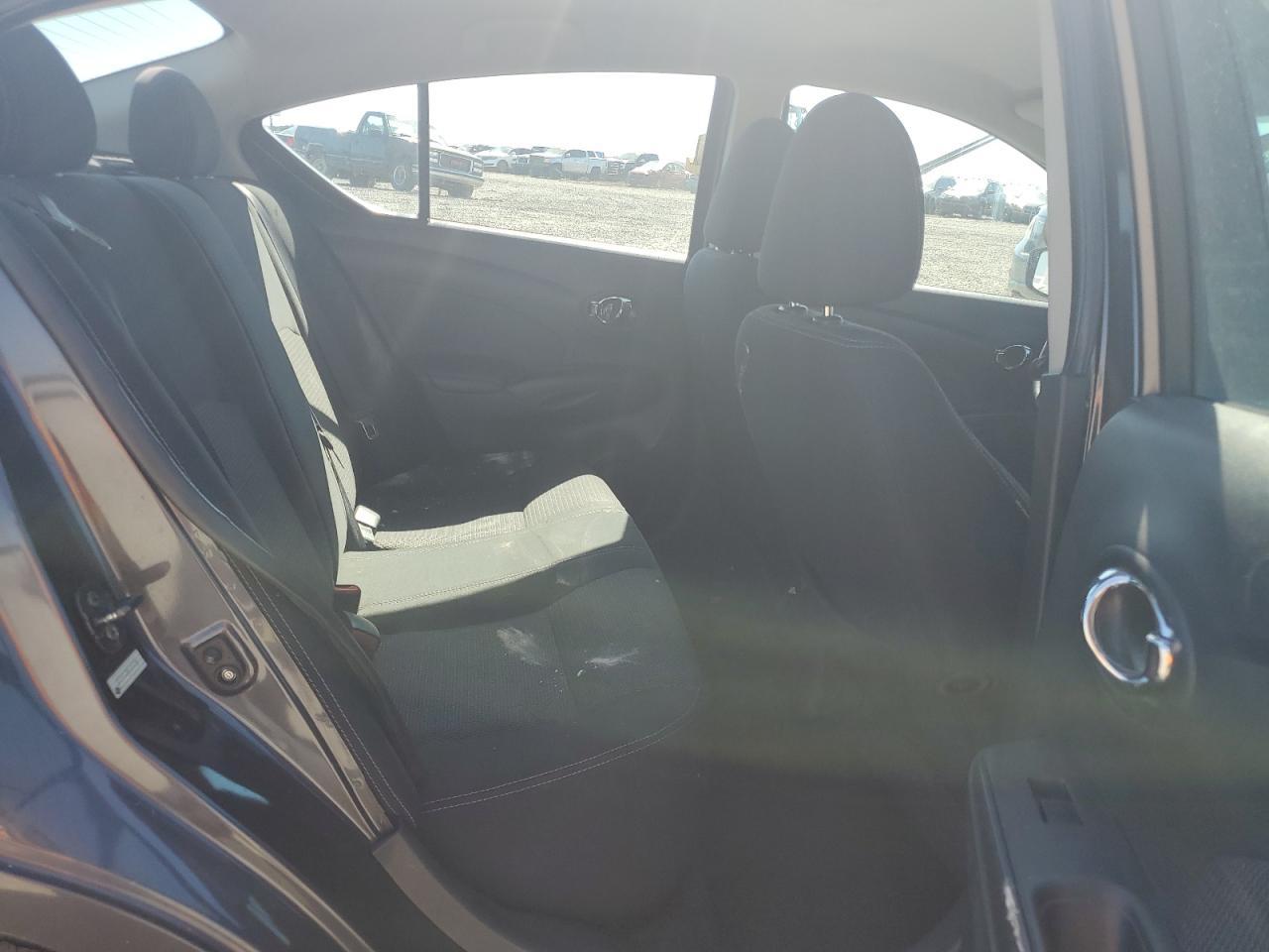 2015 NISSAN VERSA
