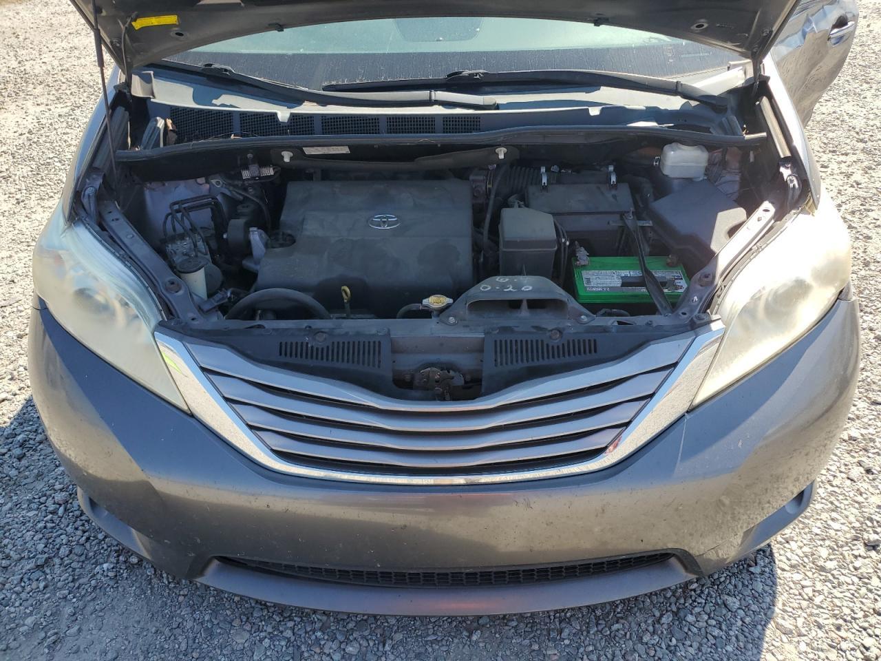 2015 TOYOTA SIENNA