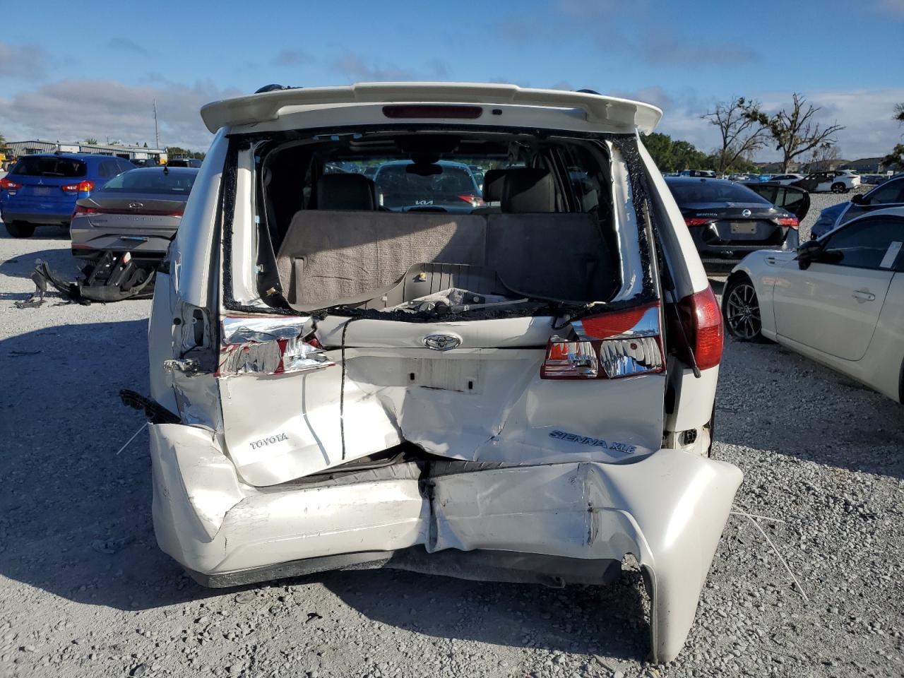 2005 TOYOTA SIENNA