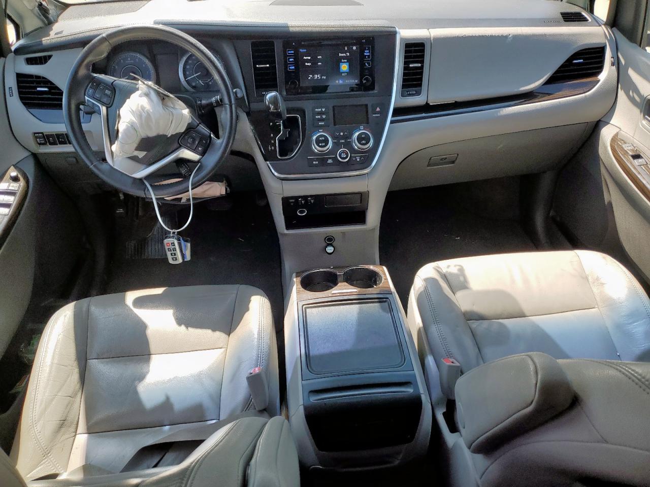 2017 TOYOTA SIENNA
