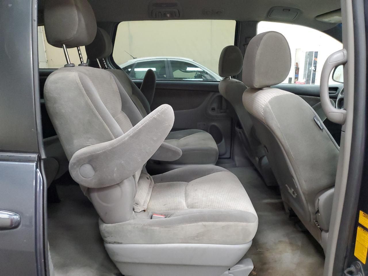 2006 TOYOTA SIENNA