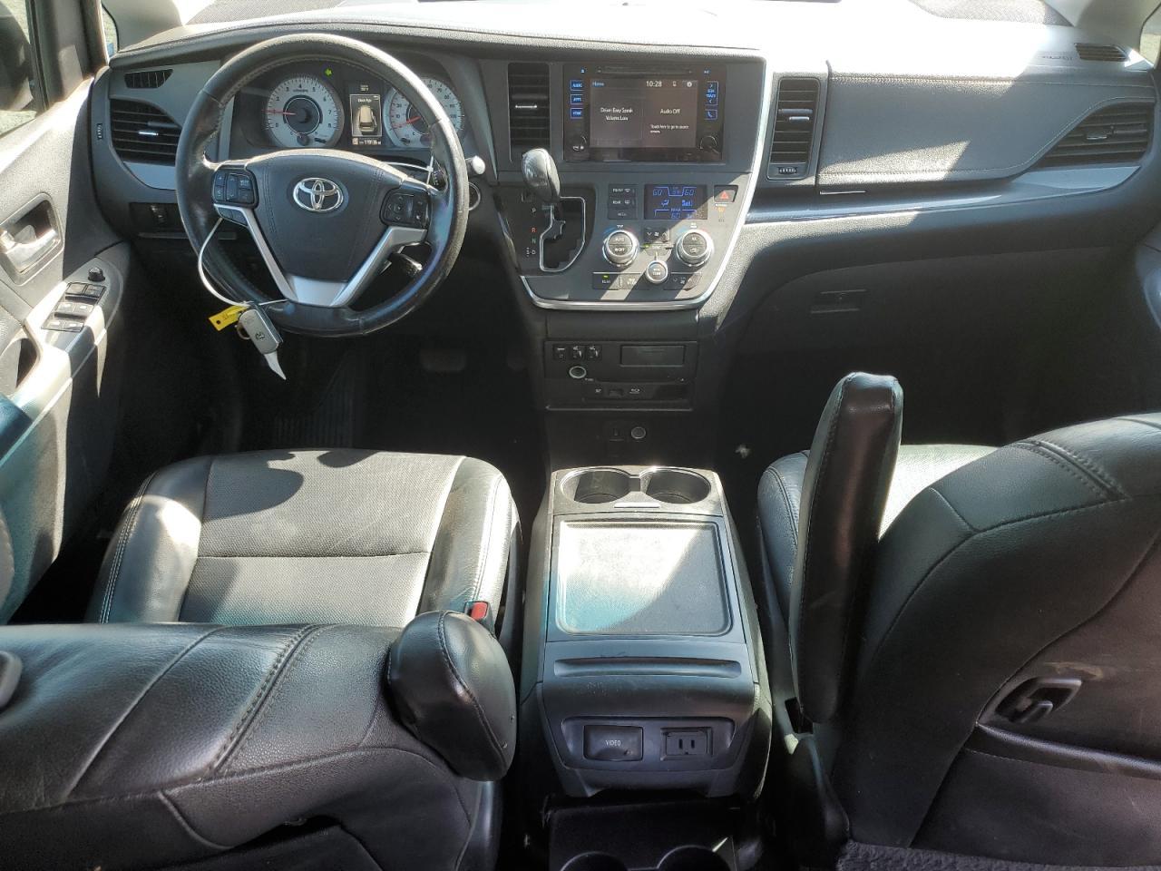 2016 TOYOTA SIENNA