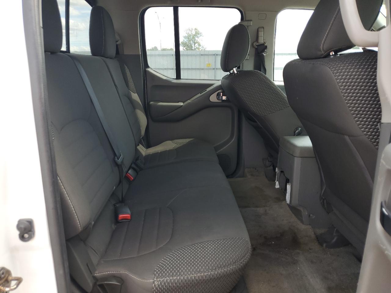 2015 NISSAN Frontier