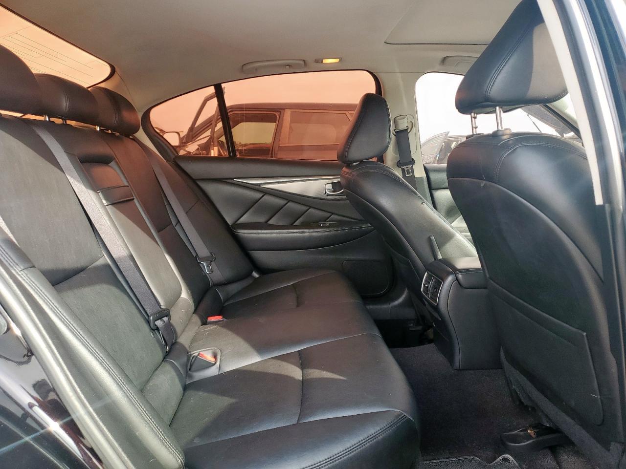 2015 INFINITI Q50