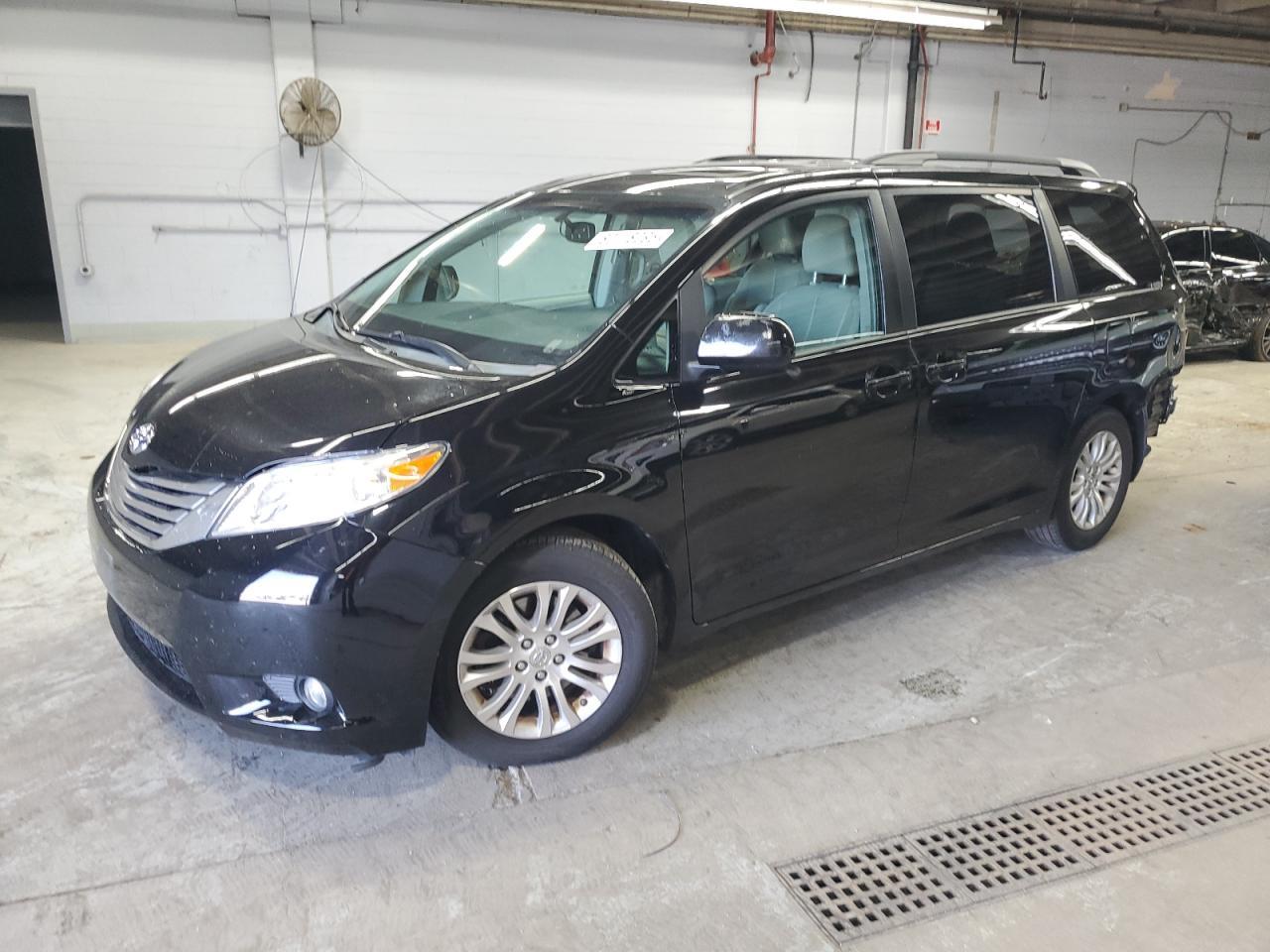 2014 TOYOTA SIENNA