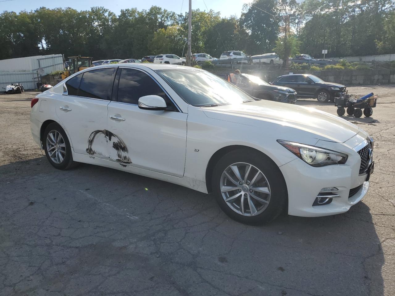 2015 INFINITI Q50