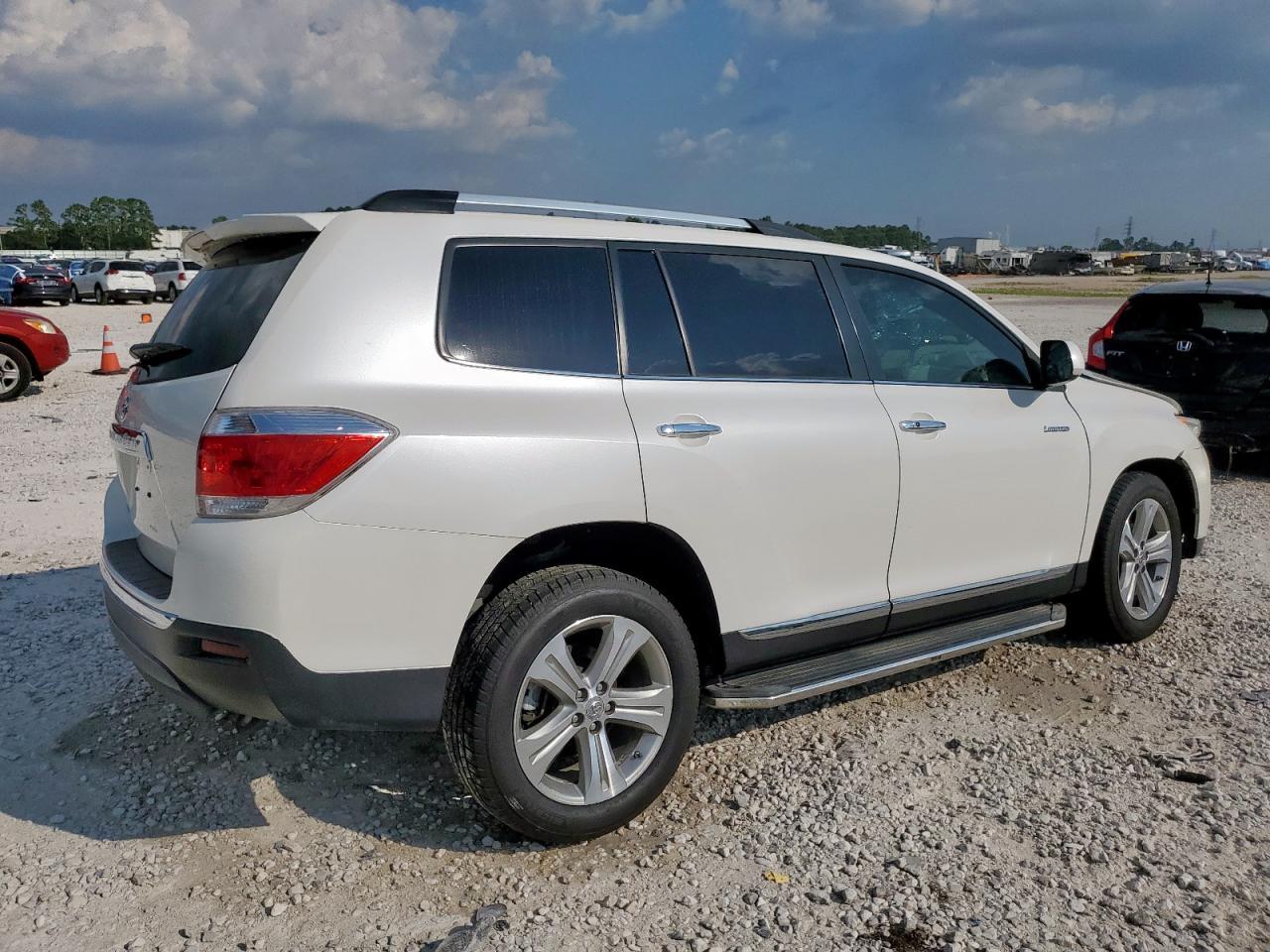 2013 TOYOTA HIGHLANDER