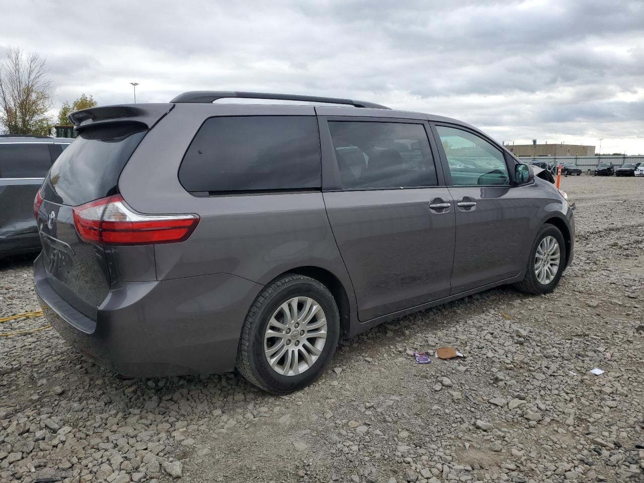 2015 TOYOTA SIENNA
