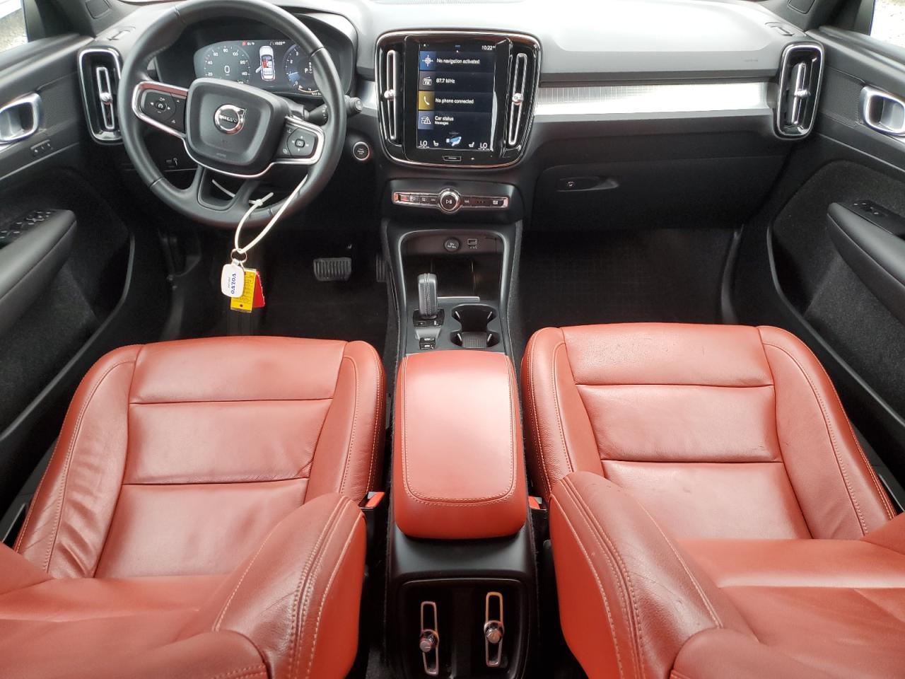2019 VOLVO XC40