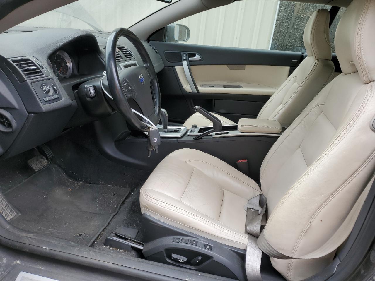 2011 VOLVO C70