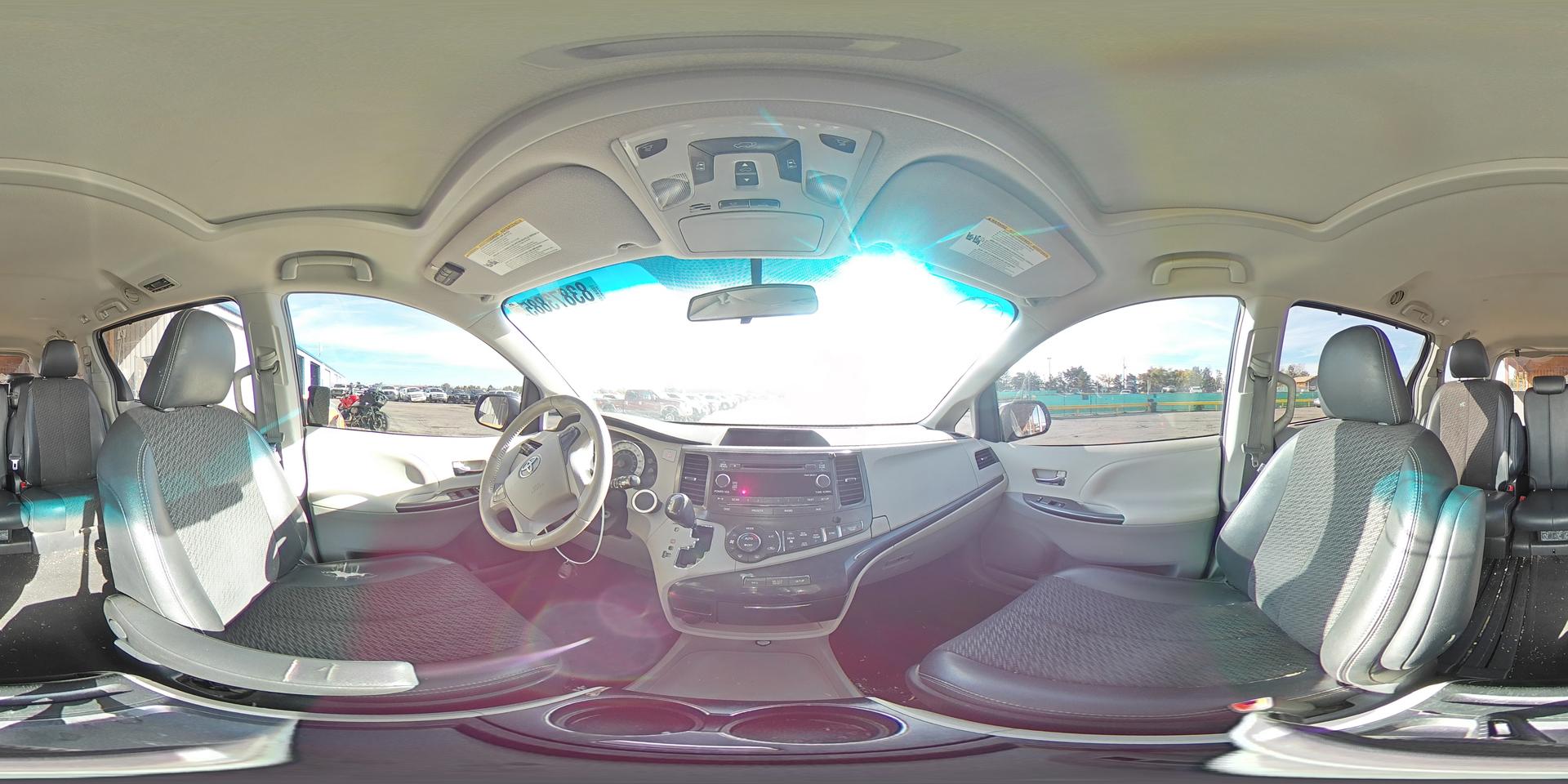 2011 TOYOTA SIENNA