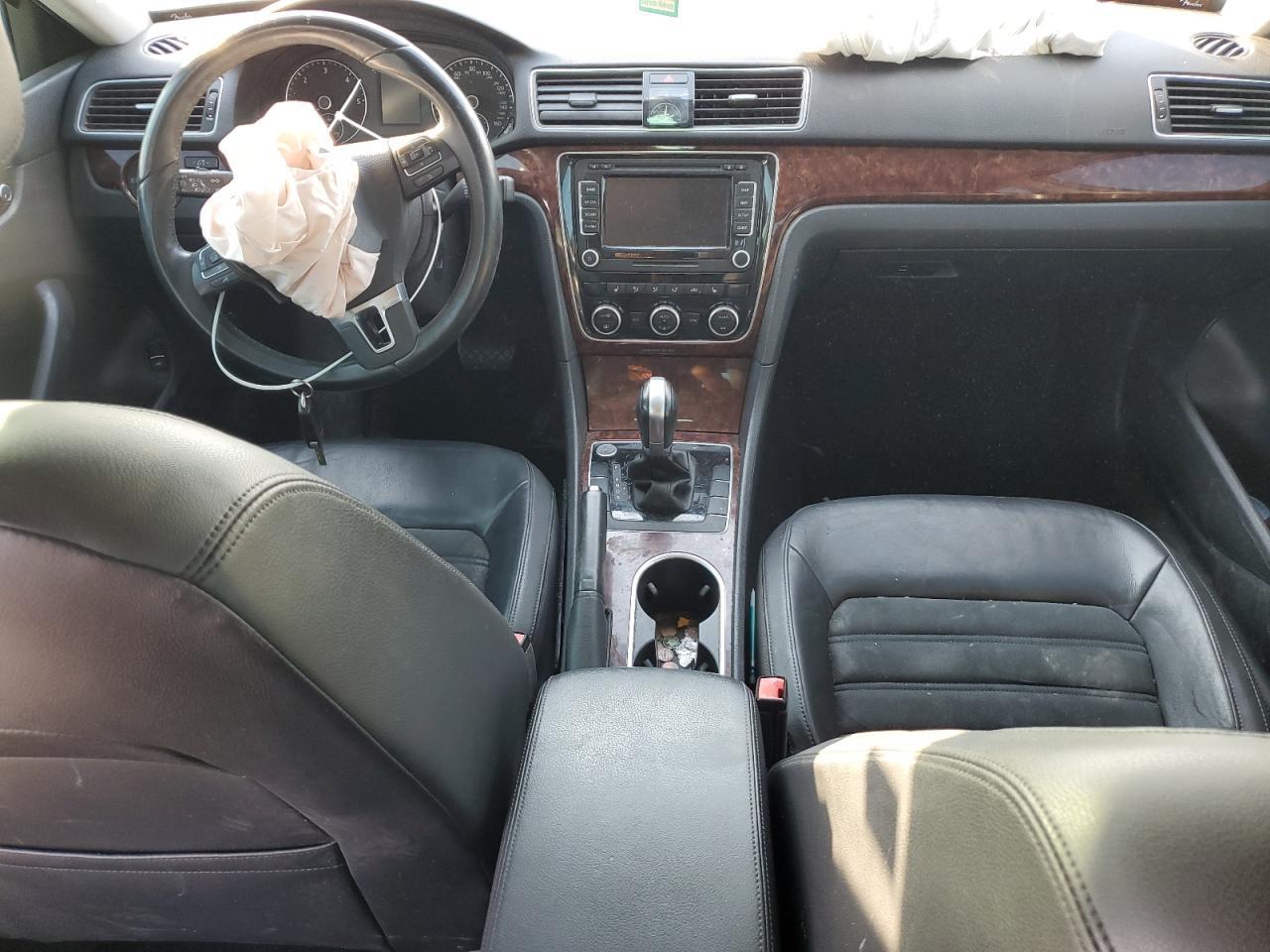 2013 VOLKSWAGEN Passat