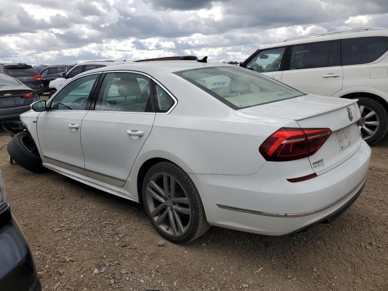 2017 VOLKSWAGEN Passat