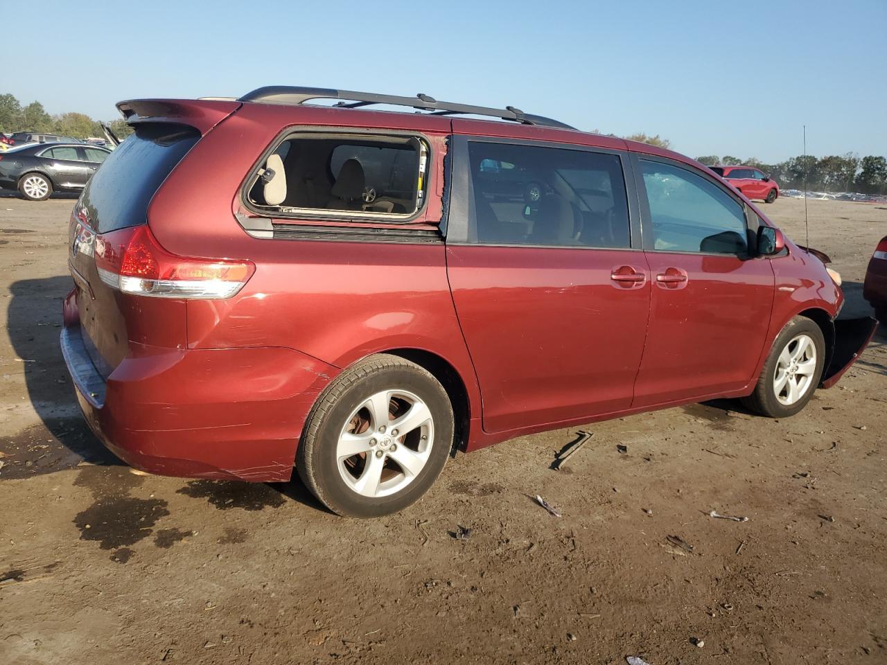 2012 TOYOTA SIENNA