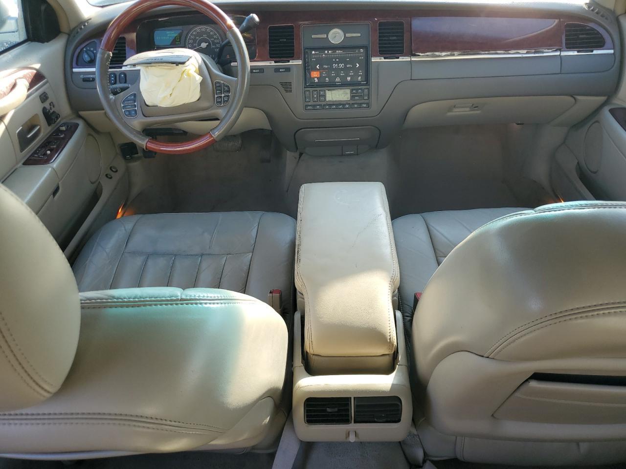 2003 LINCOLN Town Car