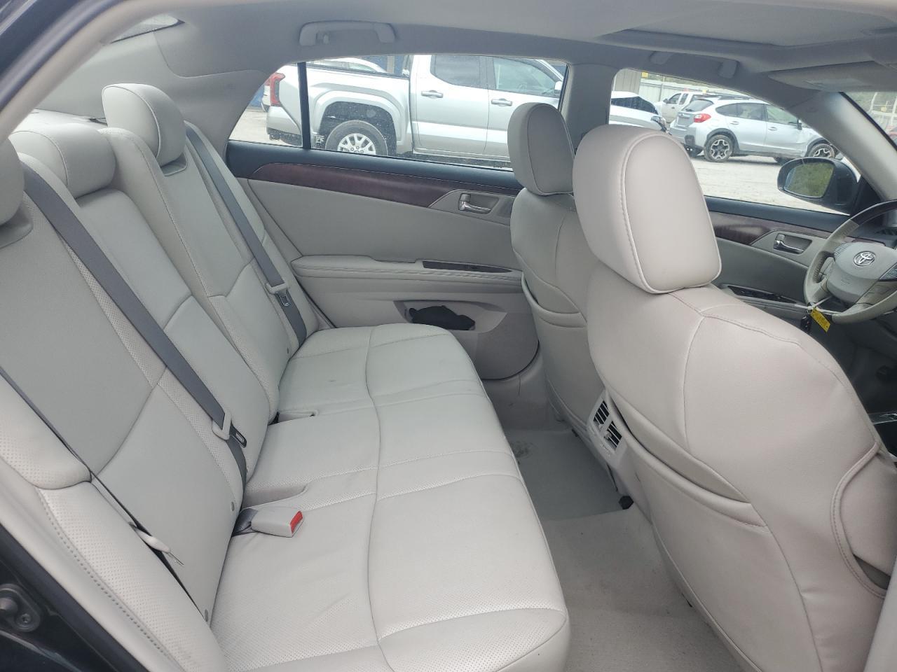 2011 TOYOTA Avalon