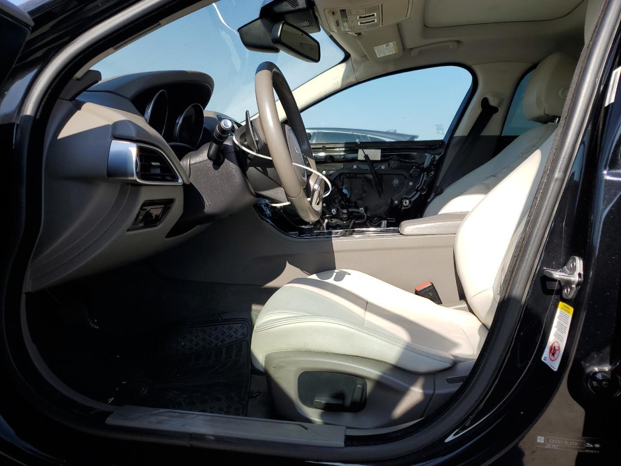 2017 JAGUAR XE