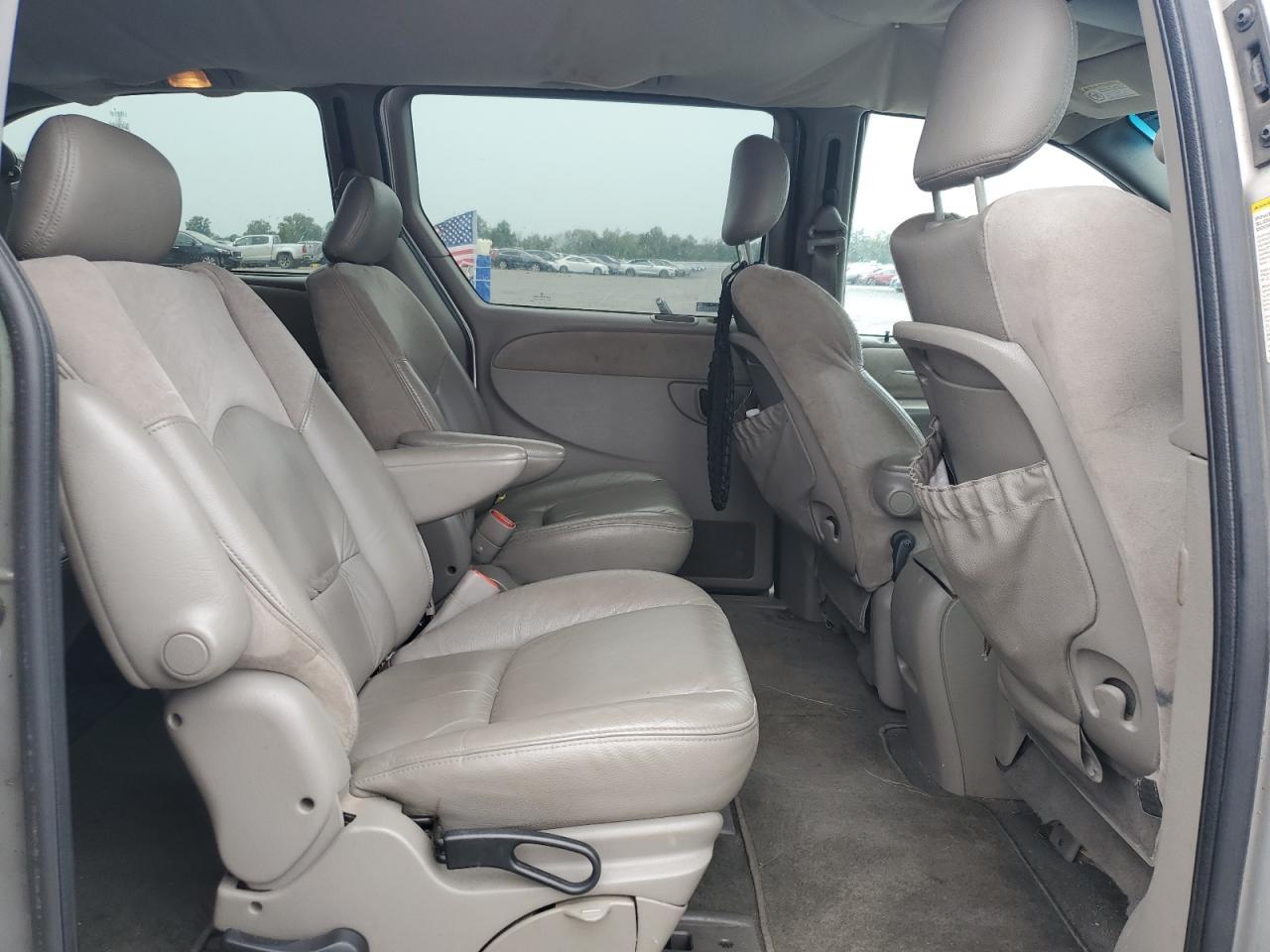 2001 CHRYSLER Town & Country