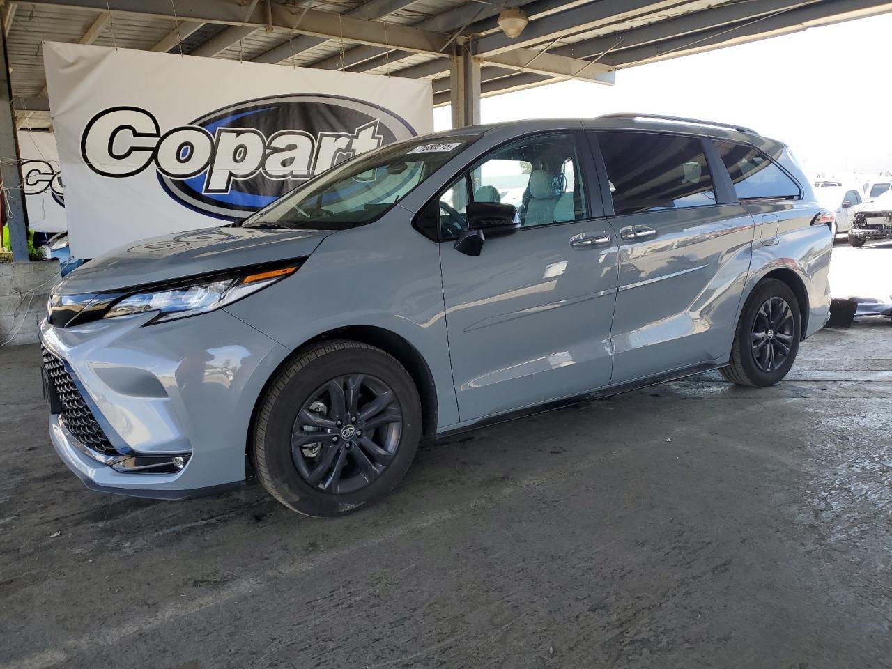 2025 TOYOTA SIENNA