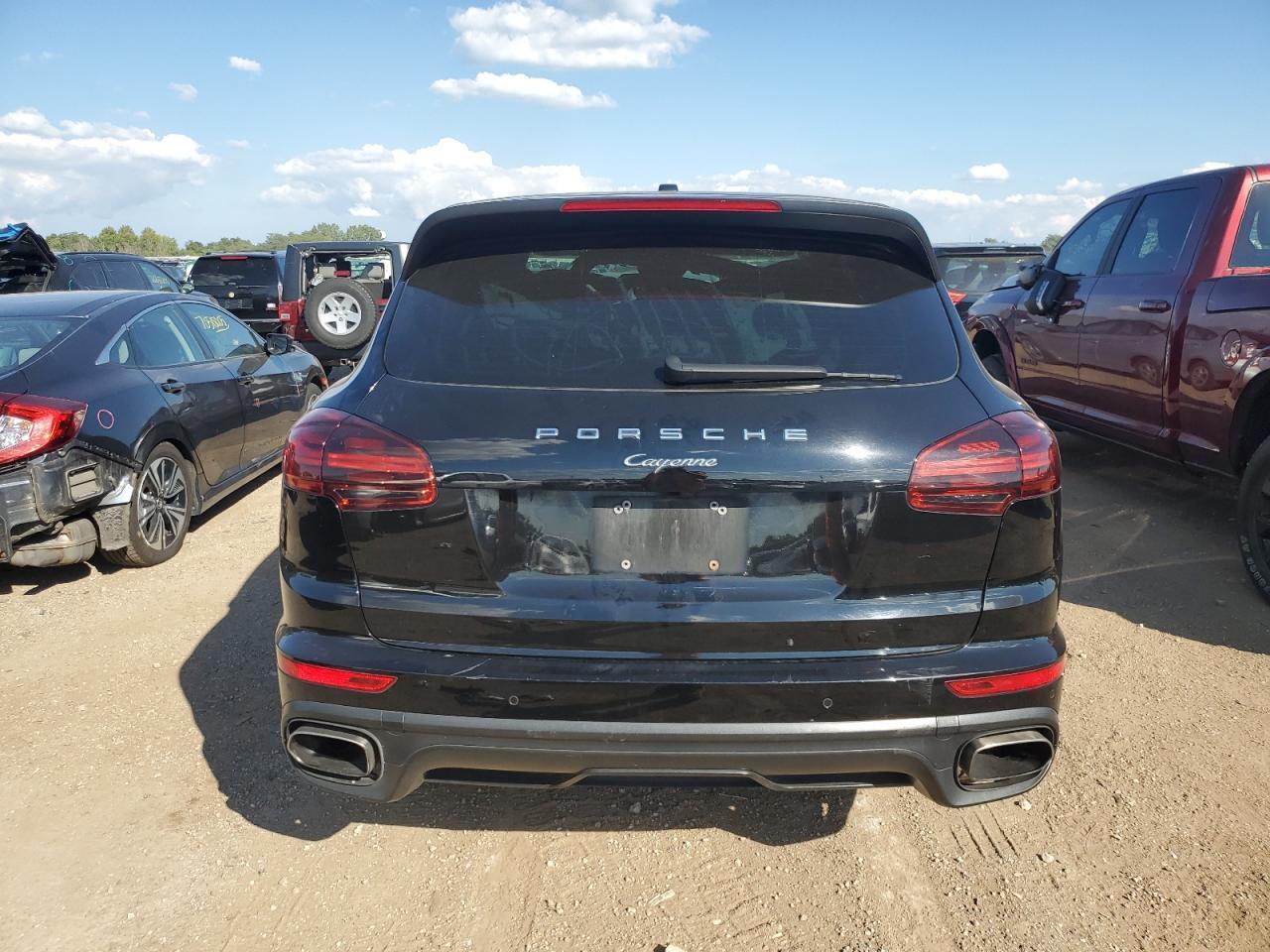 2017 PORSCHE CAYENNE