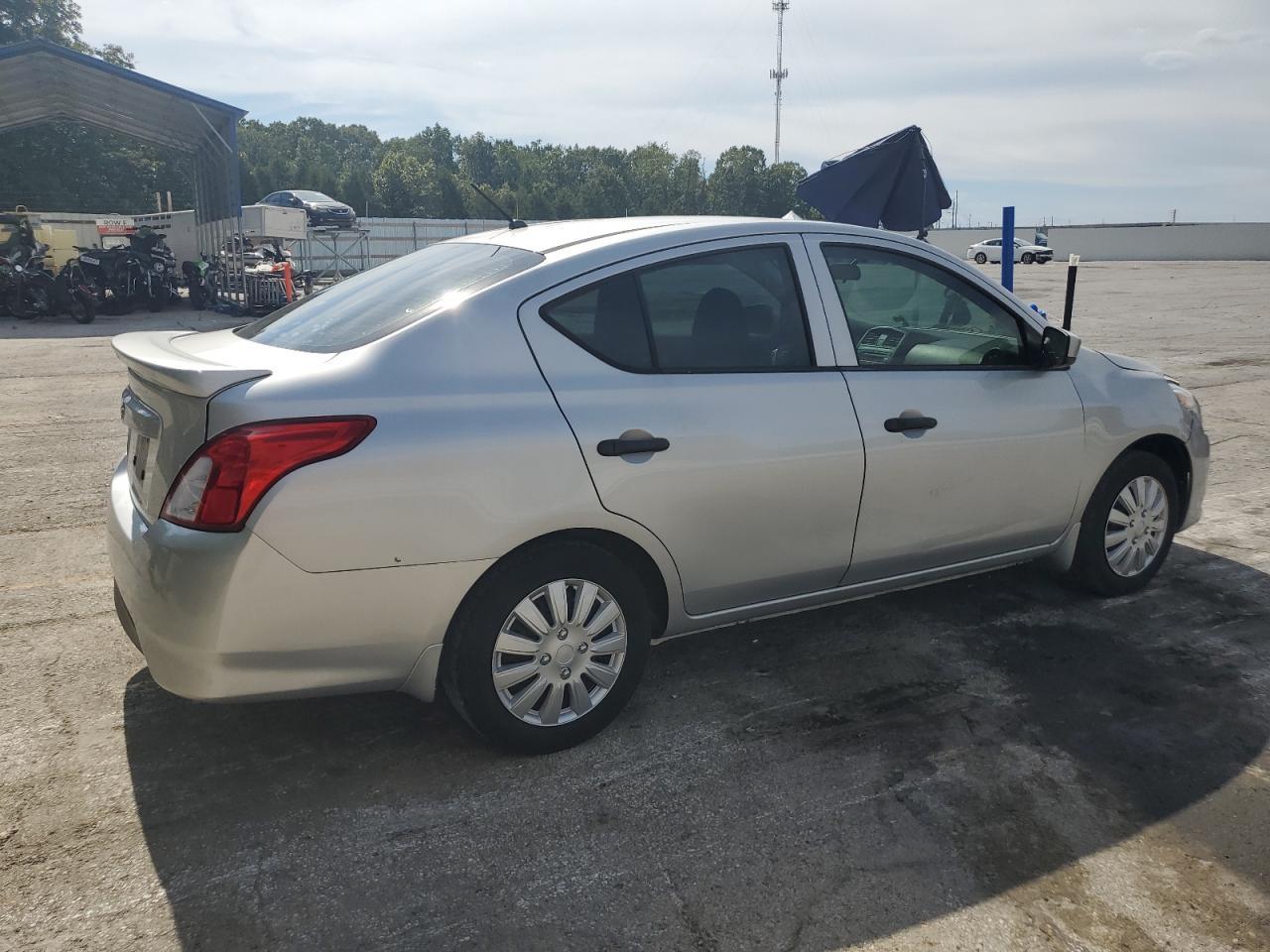 2016 NISSAN VERSA