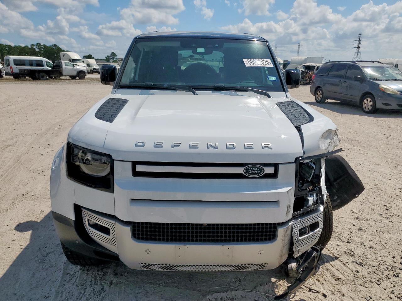 2024 LAND ROVER Defender