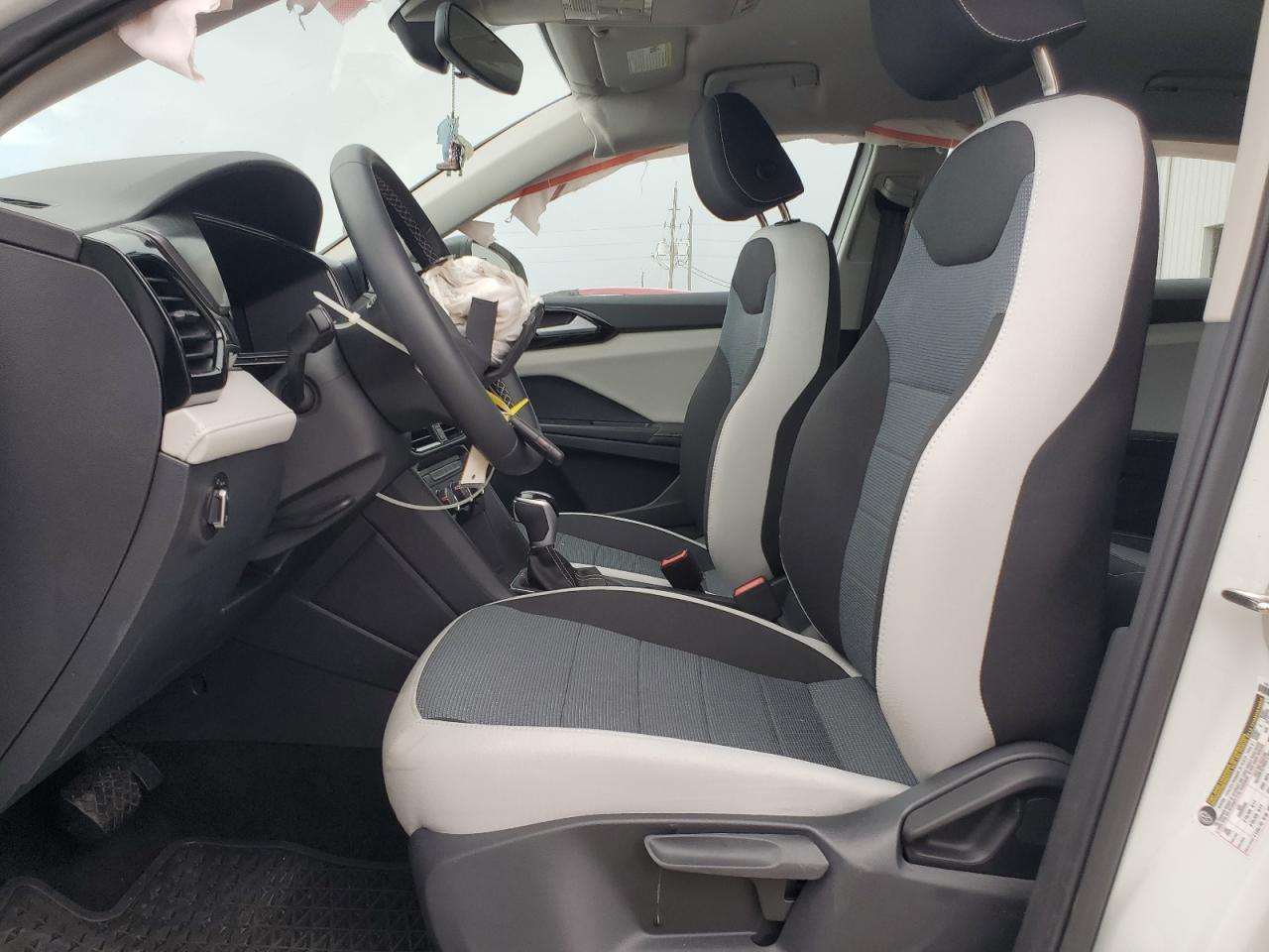 2025 VOLKSWAGEN Taos