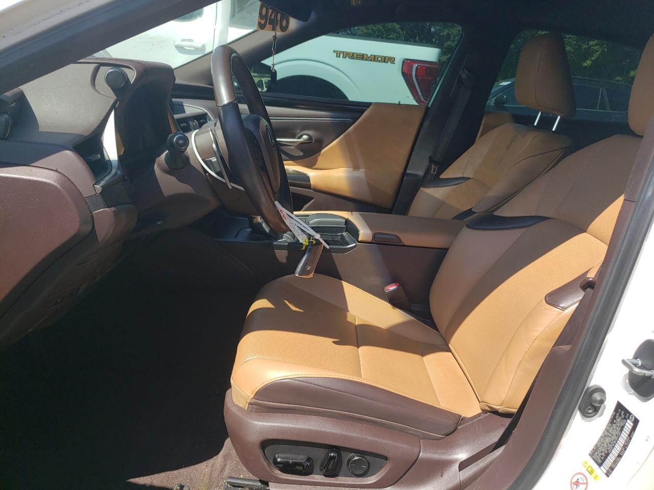 2019 LEXUS Es