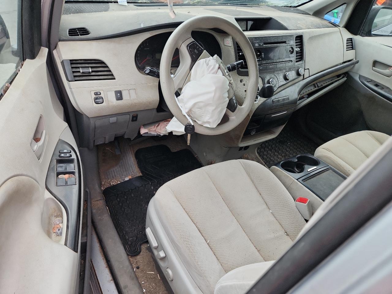2012 TOYOTA SIENNA