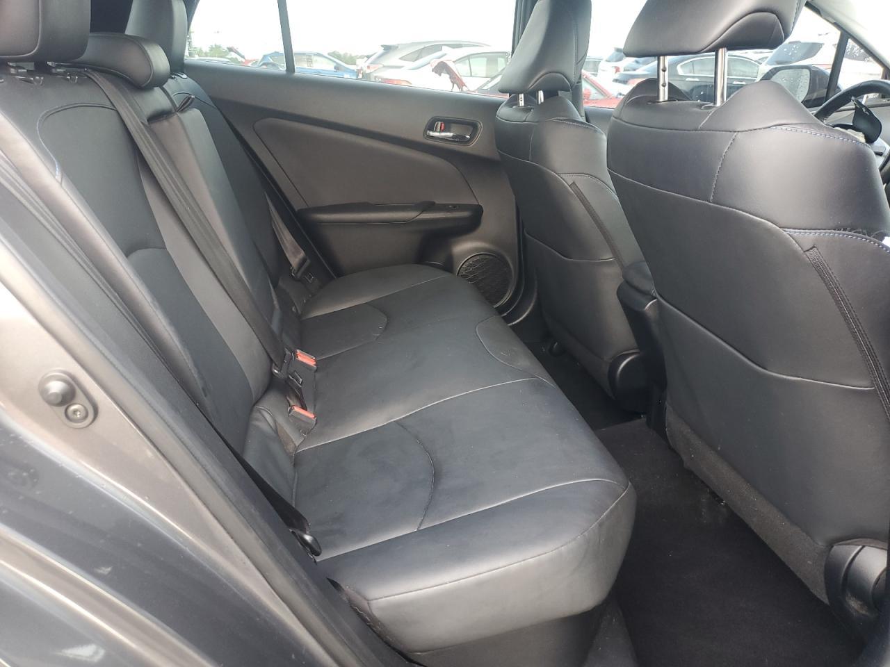 2016 TOYOTA PRIUS