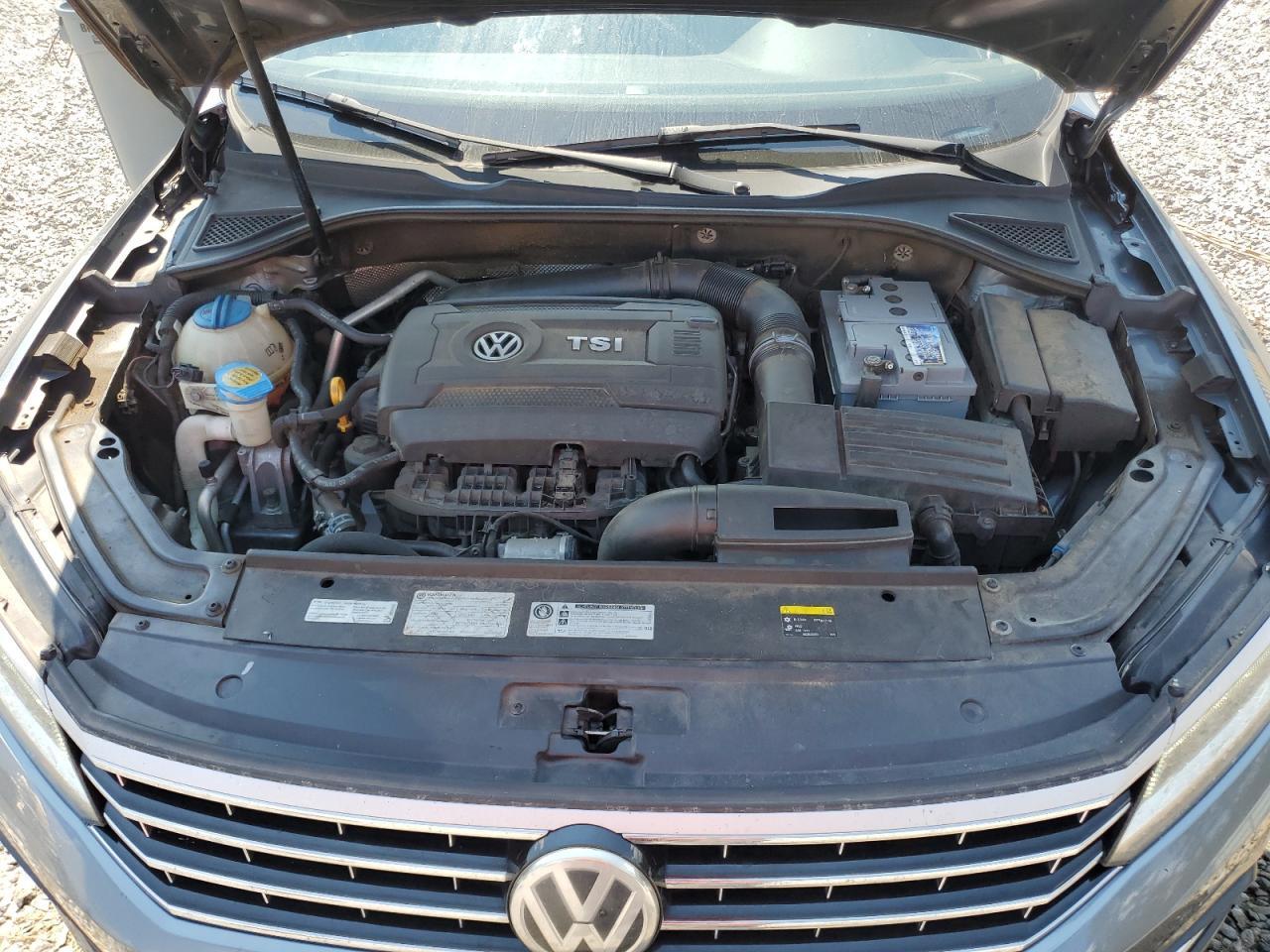 2017 VOLKSWAGEN Passat