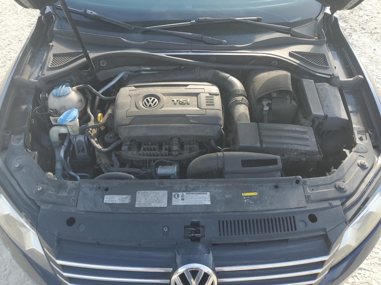 2015 VOLKSWAGEN Passat