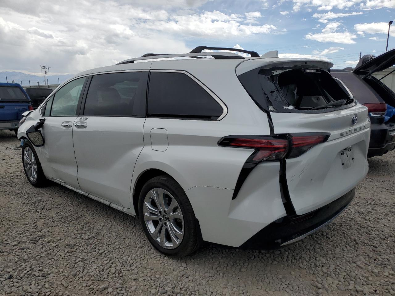 2024 TOYOTA SIENNA