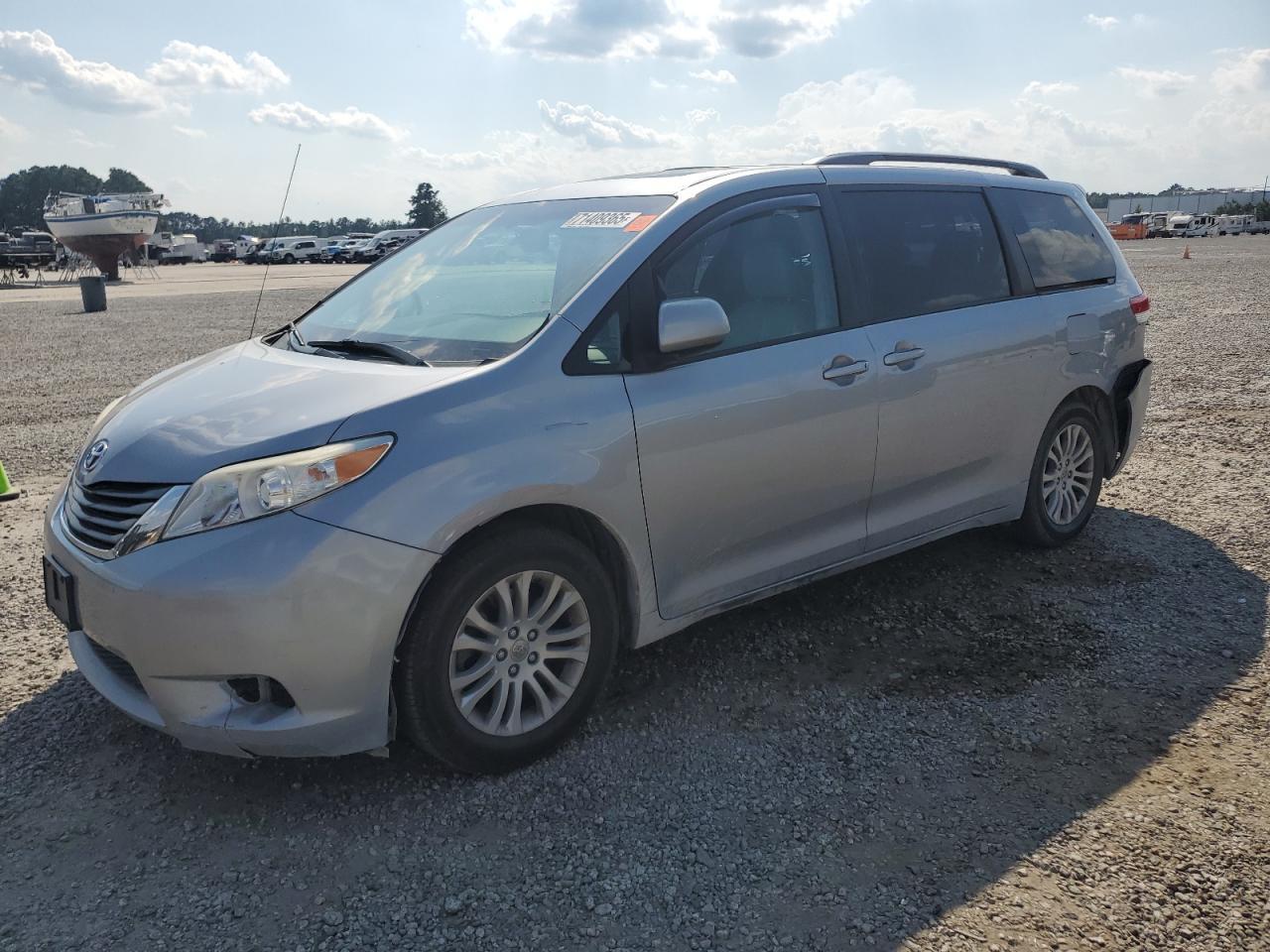 2012 TOYOTA SIENNA