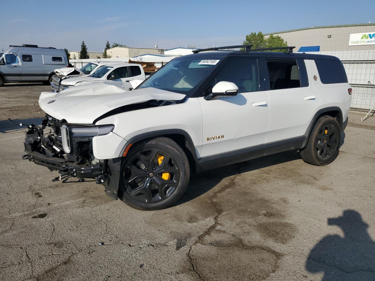 2025 RIVIAN R1s