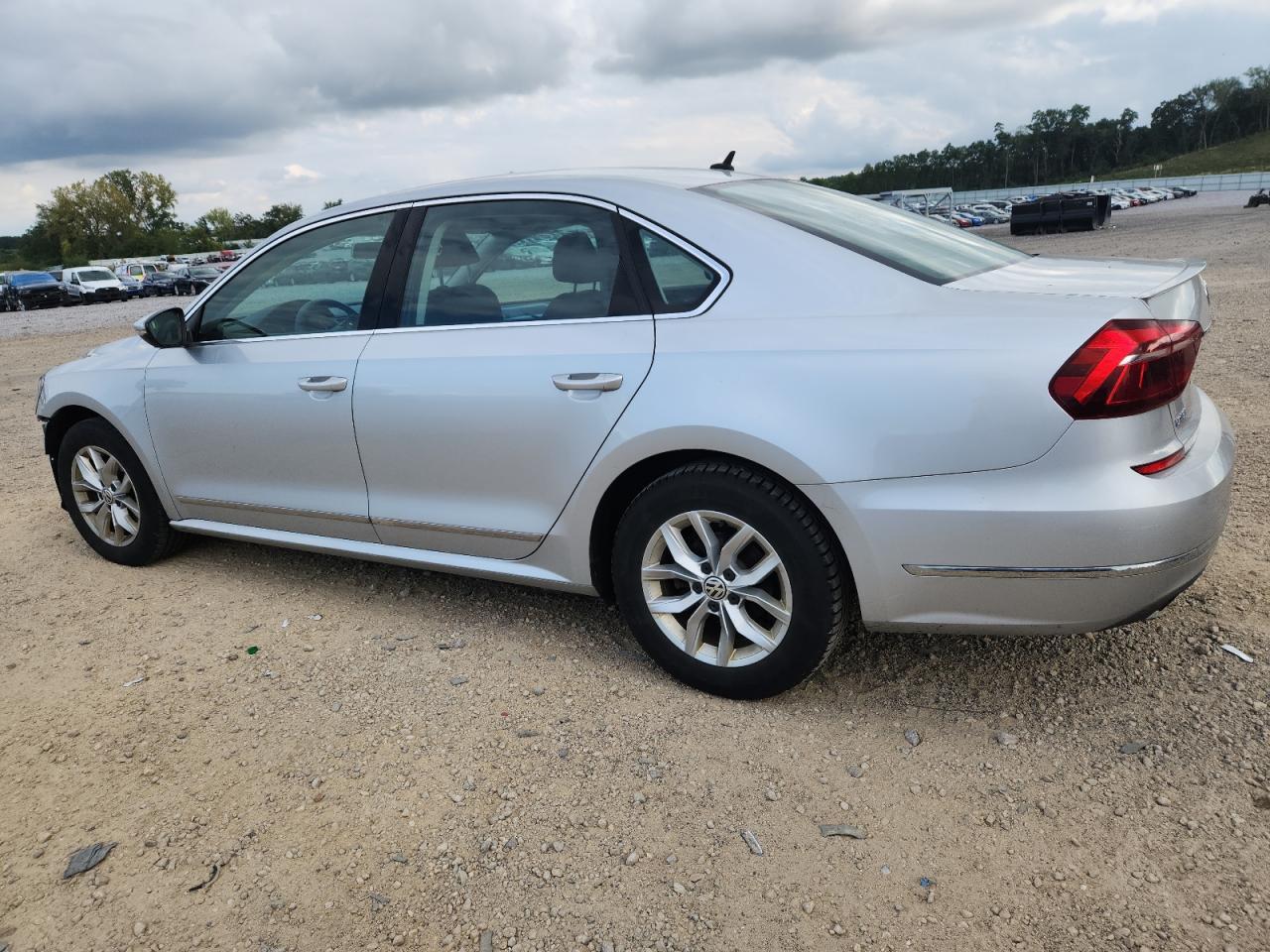 2017 VOLKSWAGEN Passat