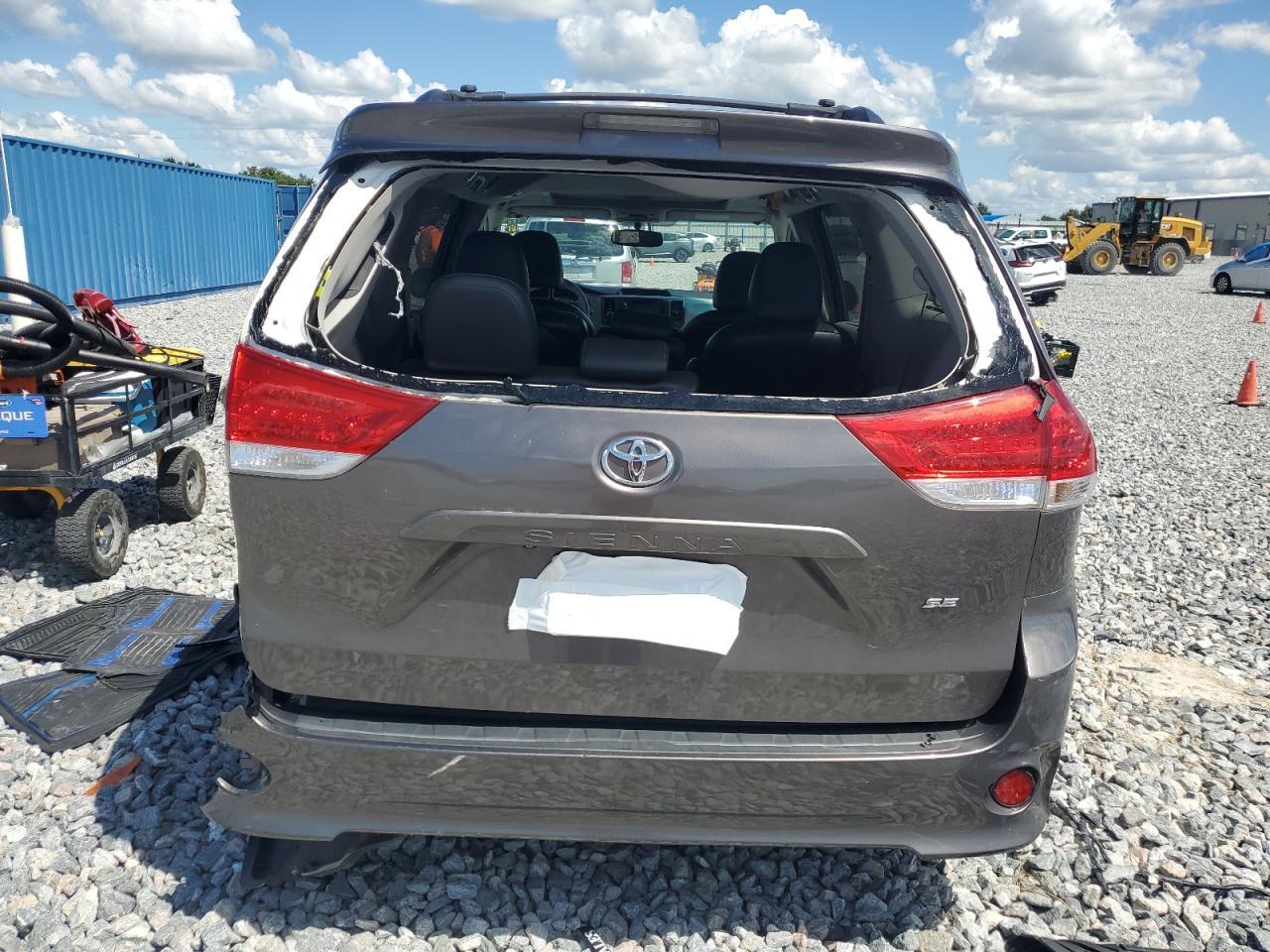 2014 TOYOTA SIENNA
